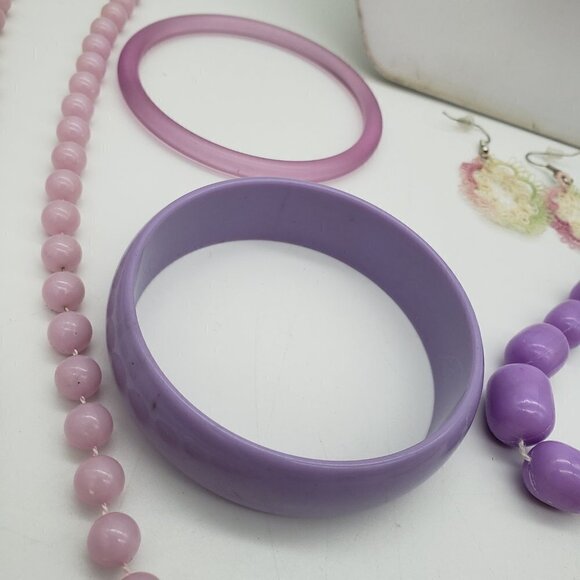 Fun Jewelry Lot of Pastel Pink Purple Cream Colored Necklaces Bracelets Earrings - Picture 7 of 13